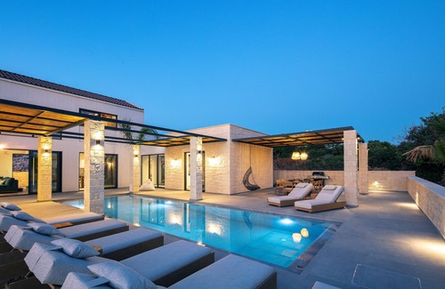 Chorafakia Villa | 1,2 Km from the beach, close to Chania and 40m2 private pool!