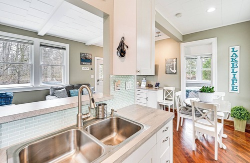 South Haven Condo | 1/2 Mi to Beach & Lake Michigan: Condo w/Pool!
