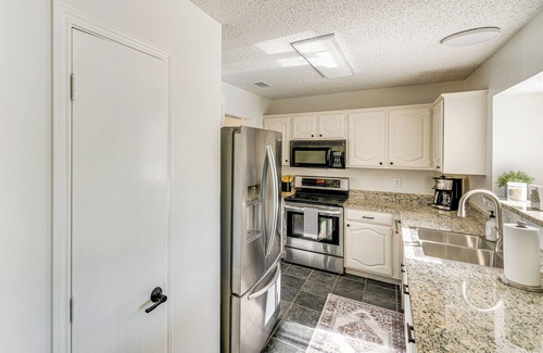 Frisco House | 1/2 Mi to Frisco Commons Park: Poolside Oasis!