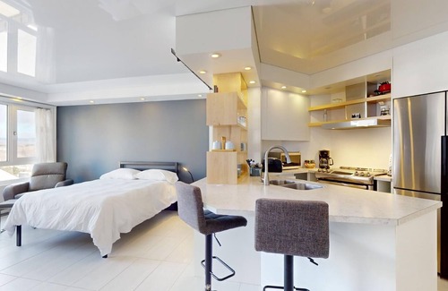 Beaupre Condo | 1-413 : Standard Studio - 2 people.