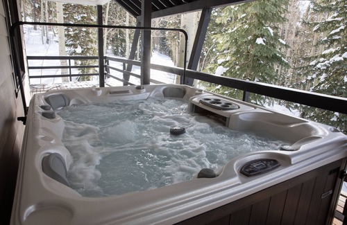 Salt Lake Mountain Resorts House | 1.5 acres of seclusion, ski in out from deck.