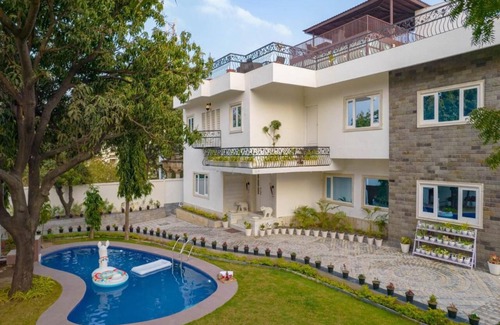 Udaipur Villa | 1 Amiras Entire Villa at Fateh Sagar, Udaipur