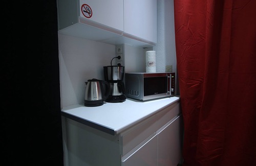 Camaret-sur-Aigues Apartment | 1 Apartment type chalet. Fully equipped, air-conditioned with swimming pool. Private