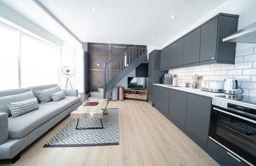 Headington Apartment | ** 1 Ashbrook Windmill - Luxury split level 1 bedroom flat **