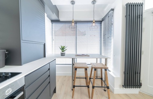 Headington Apartment | ** 1 Ashbrook Windmill - Luxury split level 1 bedroom flat **