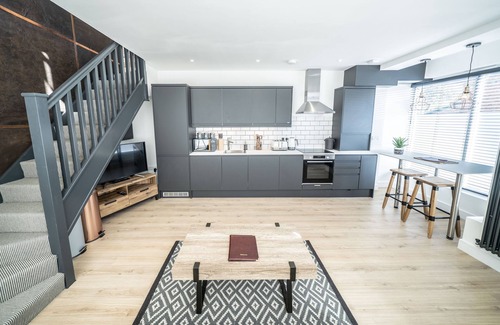 Headington Apartment | ** 1 Ashbrook Windmill - Luxury split level 1 bedroom flat **