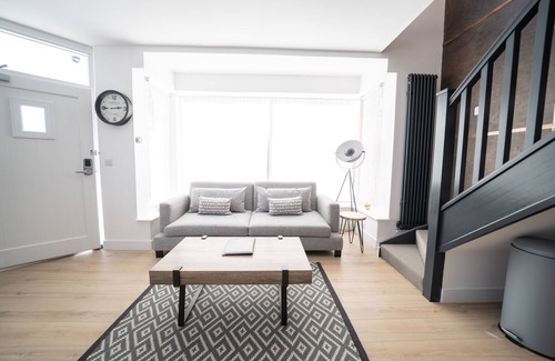 Headington Apartment | ** 1 Ashbrook Windmill - Luxury split level 1 bedroom flat **