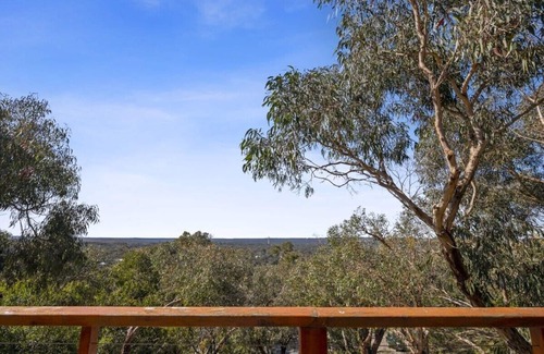 Anglesea House | 1 Bachli Court Summar