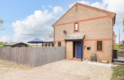 Elmswell Cottage | 1 BARBERS ROW, romantic, with a garden in Elmswell, Suffolk