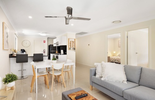 Sunnybank Apartment | 1 Bdr Apt! Clean with 2 Parking Spaces! 1144D1