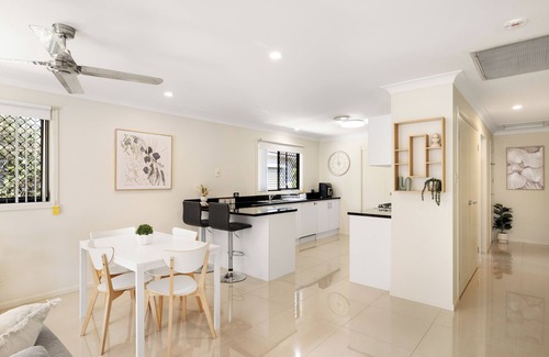 Sunnybank Apartment | 1 Bdr Apt! Clean with 2 Parking Spaces! 1144D1