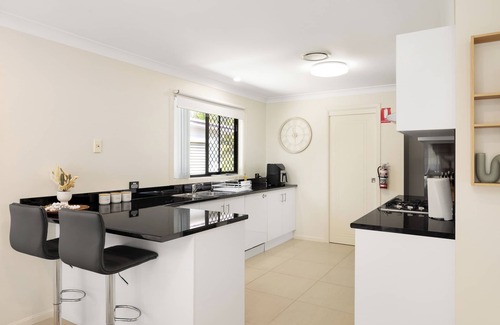 Sunnybank Apartment | 1 Bdr Apt! Clean with 2 Parking Spaces! 1144D1
