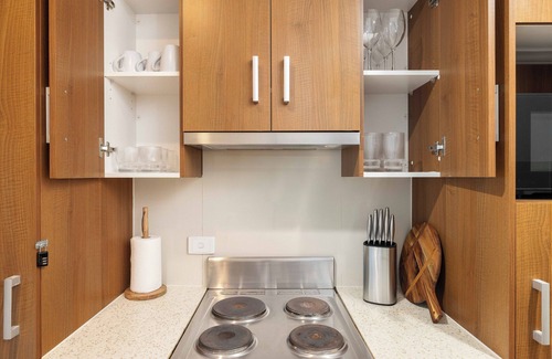 Rocklea Apartment | 1 Bdr Apt! Spotless! Garage Parking! 216D1