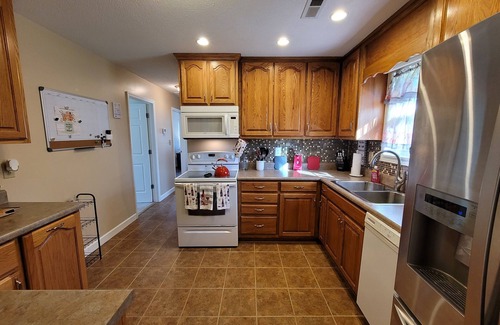 Athens House | 1 Bdrm home sleeps 2, 1 mile from I-65, Pets Stay Free, Fenced backyard