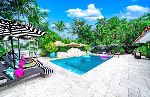 Harbor Beach House | #1 Beach Estate Las Olas Beach Best Location