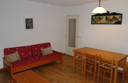 La Perriere Apartment | 1 Bed Apt, Sleeps 5, Sauna, Wifi, Covered Parking, Kitchenette, Close to Slopes