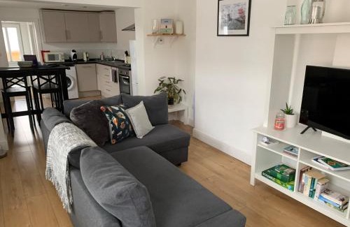 Whitstable Apartment | 1 Bed Flat Sleeps 4 Free Parking Balcony