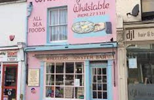 Whitstable Apartment | 1 Bed Flat Sleeps 4 Free Parking Balcony