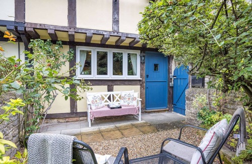 Cirencester Cottage | 1 bed holiday home in Cirencester - Castle Mews