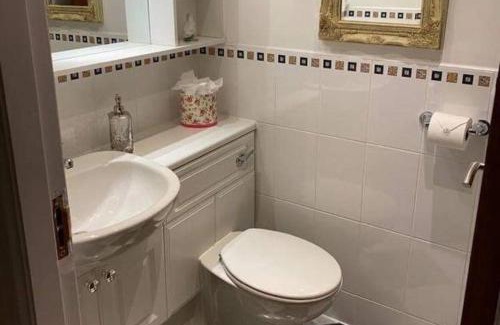 Auchengray House | 1 Bed House - Central Free Parking Wifi