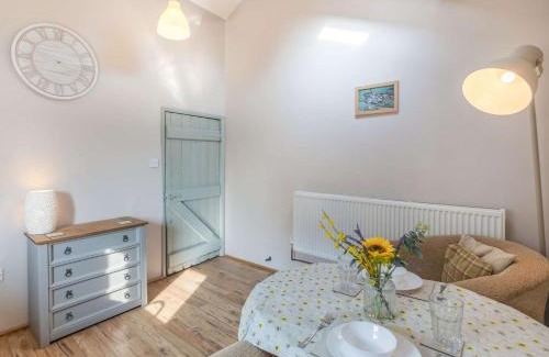Kingswear House | 1 Bed in Barnstaple 09090