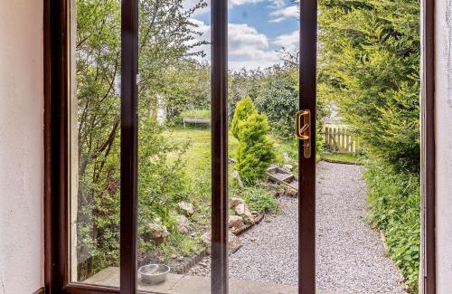 Crynant House | 1 Bed in Gower 74221