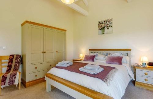 Black Torrington House | 1 Bed in Great Torrington 76790