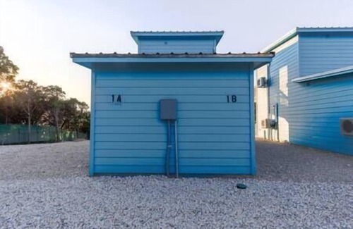 Canyon Lake House | 1 Bed | Private Waterfront Tiny Home on Canyon Lake | 1B, Private Waterfront Tiny Home on Canyon Lak