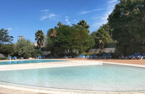Lisbon Old Town Condo | 1-bedr. Lisbon-center, AC, swimming pool, garden, 1 free parking space