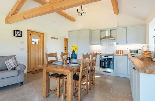 Newtown Cottage | 1 bedroom accommodation in Bettws Cedewen