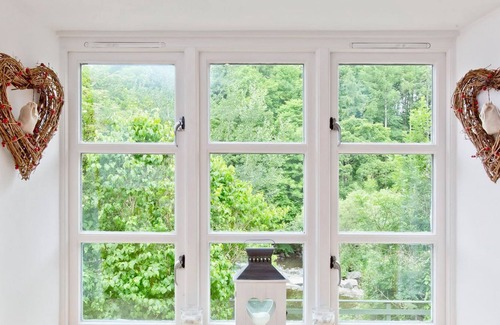 Cramond Bridge Cottage | 1 bedroom accommodation in Edinburgh