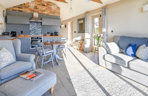 Lincoln Cottage | 1 bedroom accommodation in Walcott, near Lincoln