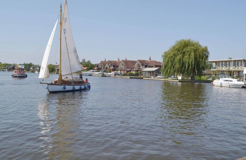 Norwich Cottage | 1 bedroom accommodation in Rackheath, near Wroxham