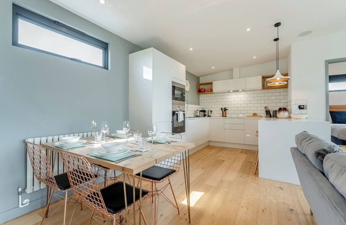 Lewes Ski Chalet | 1 bedroom accommodation in Lewes