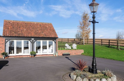 Louth Cottage | 1 bedroom accommodation in South Elkington, near Louth