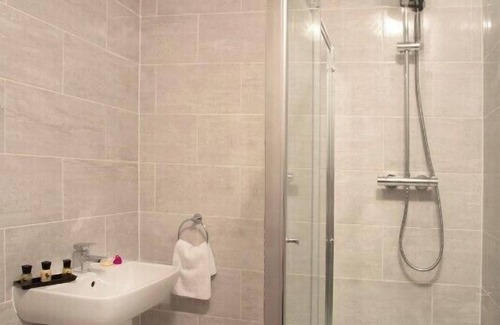 Central Milton Keynes Apartment | 1 bedroom Apartment - Sleeps up to 2 with double bed