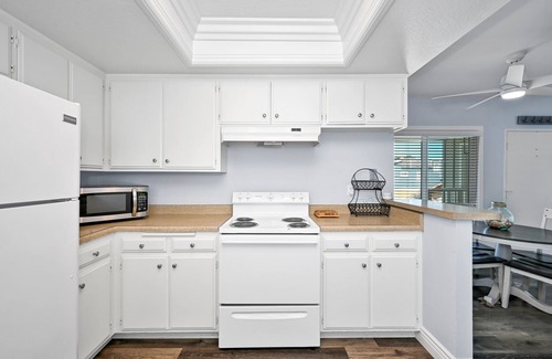Balboa Peninsula House | 1 Bedroom Apartment in the back of our Oceanfront Home