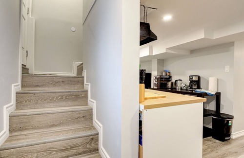 Mount Hope Huron Park House | 1 Bedroom Apartment Downtown - Close to Hospital and University