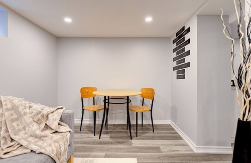 Mount Hope Huron Park House | 1 Bedroom Apartment Downtown - Close to Hospital and University