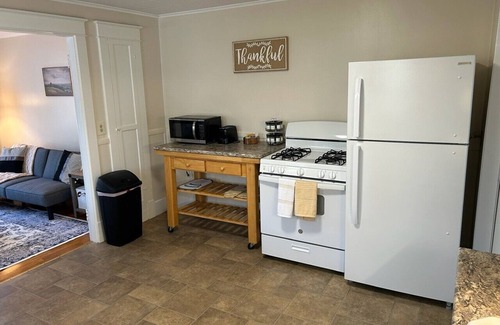 Brunswick Apartment | 1-bedroom Apt in Brunswick, walking distance to Bowdoin College & train station