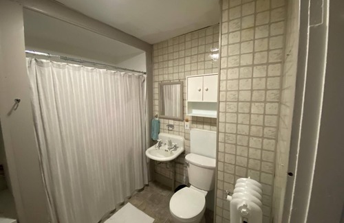 Revere Apartment | 1-bedroom apt. in Revere with WiFi and AC. 10 min walk to beach and T-stop.