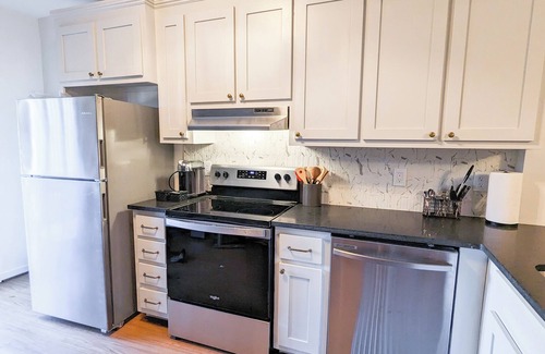 Greenville Downtown Apartment | 1 bedroom apt, Steps from Swamp Rabbit Trail, 15 minute walk to Main st.