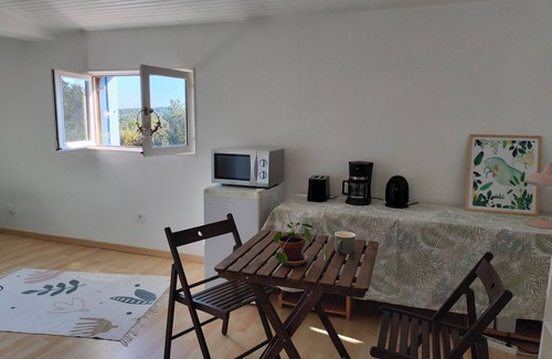 Junas Bed & Breakfast | 1 Bedroom Bed & breakfast in Junas