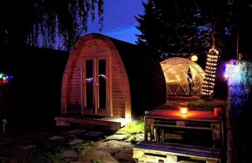 Pruniers-en-Sologne Ski Chalet | 1 Bedroom Chalet in Pruniers-en-Sologne