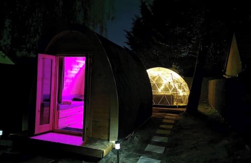 Pruniers-en-Sologne Ski Chalet | 1 Bedroom Chalet in Pruniers-en-Sologne