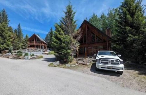 East Kootenay Cabin | 1 bedroom cabin w/Loft at River Bend