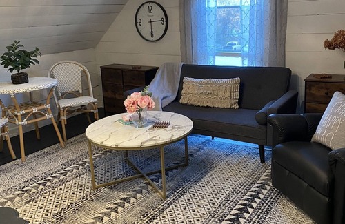 Jefferson City Cottage | 1 bedroom cozy cottage loft with free parking on premises