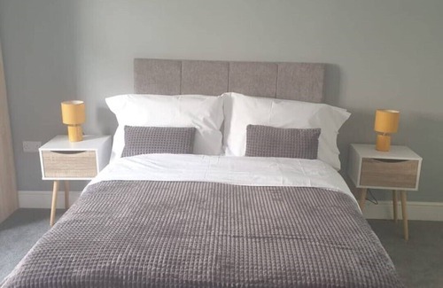 Gravesend Apartment | 1 Bedroom Flat 2 Min Walk to Station & Town Centren