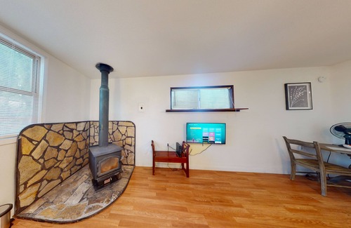 Yelm House | 1 Bedroom Getaway in Yelm