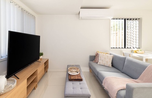 Sunnybank Apartment | 1 Bedroom, Great Location and Walk to train